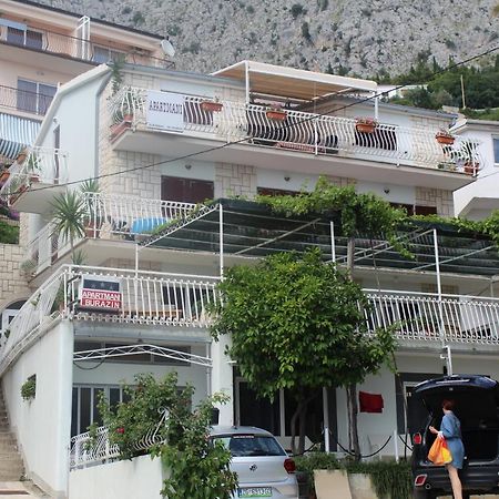 Apartments Gabi Omis Luaran gambar