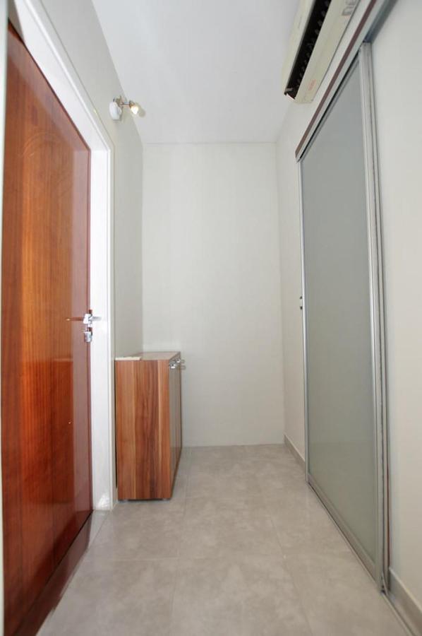 Apartments Gabi Omis Luaran gambar