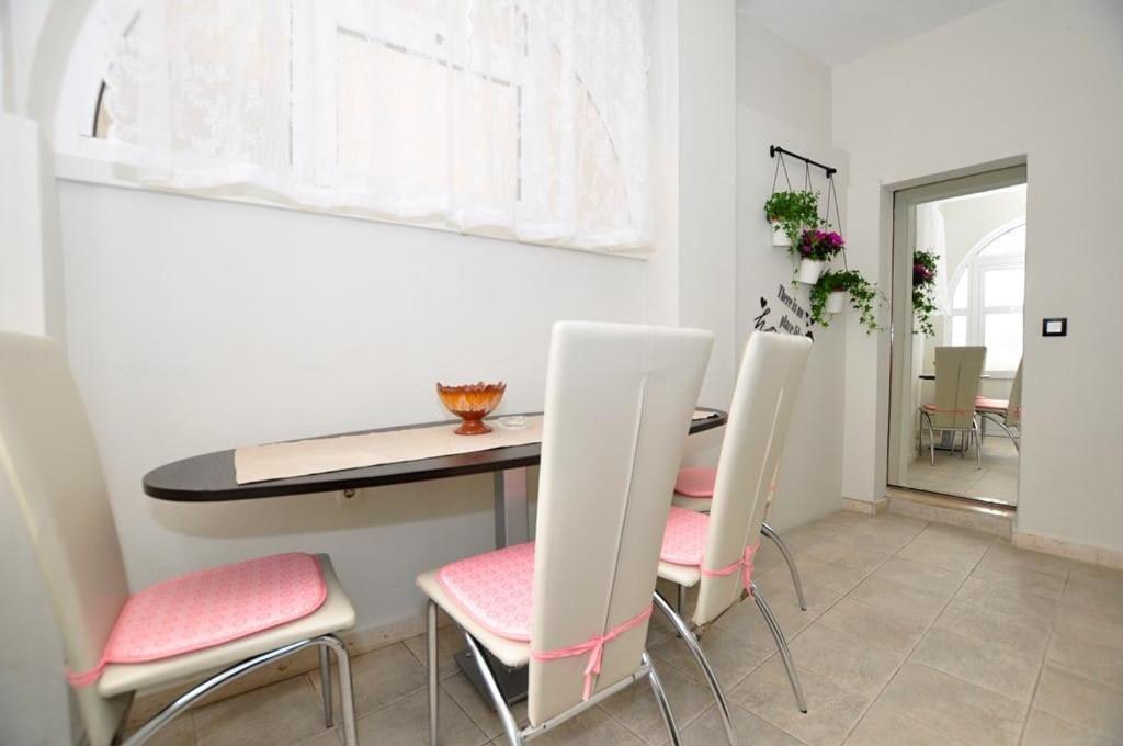 Apartments Gabi Omis Luaran gambar