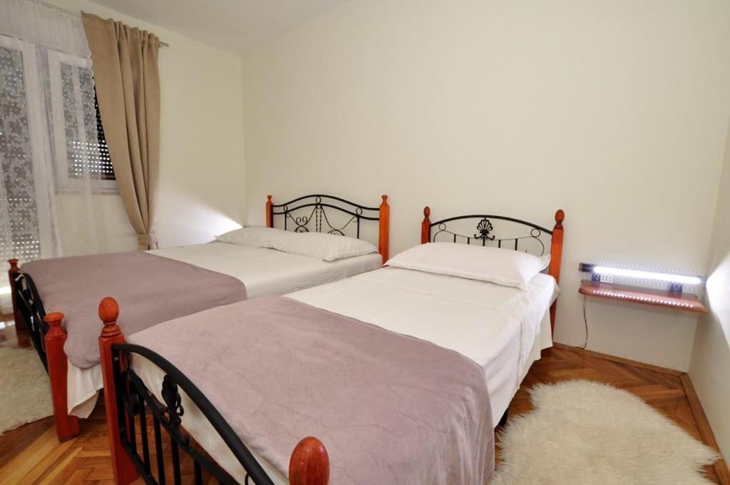 Apartments Gabi Omis Luaran gambar