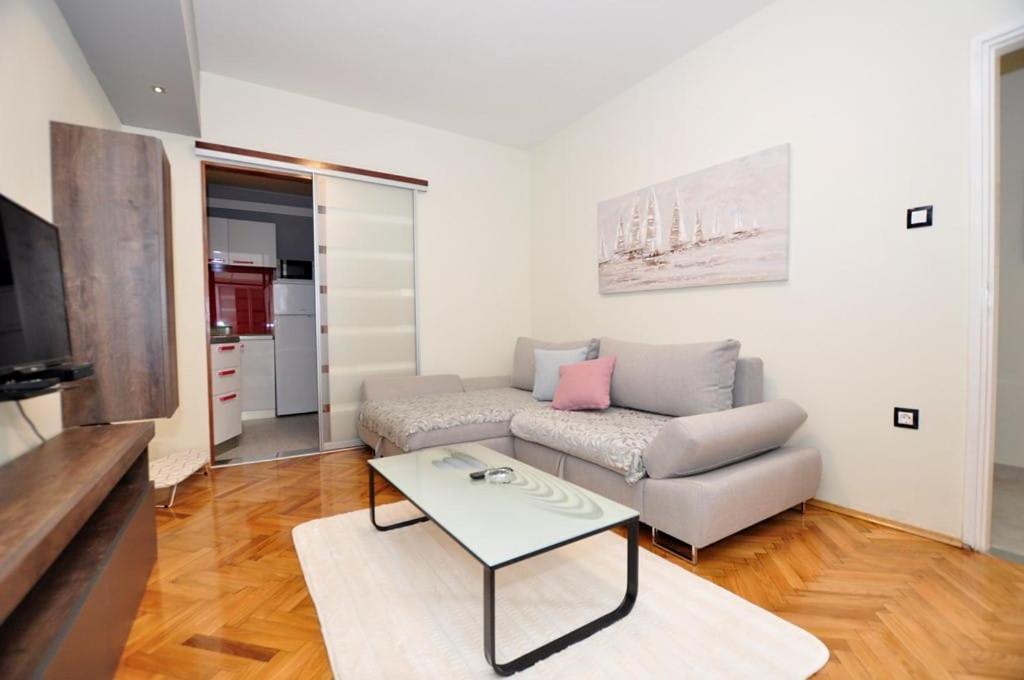 Apartments Gabi Omis Luaran gambar