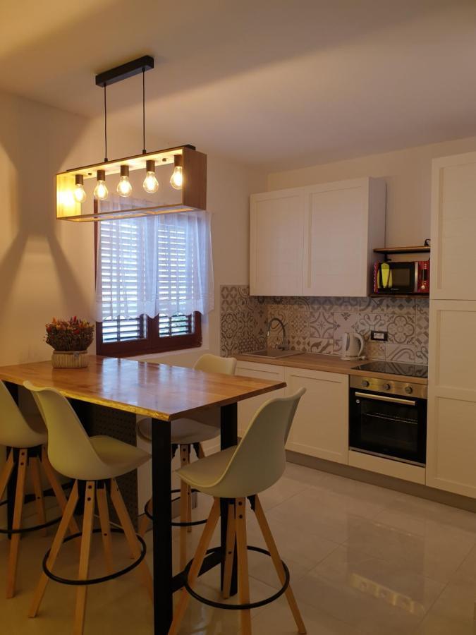 Apartments Gabi Omis Luaran gambar