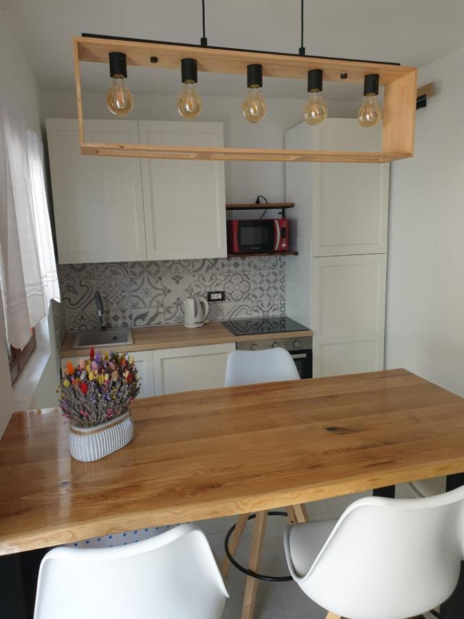 Apartments Gabi Omis Luaran gambar