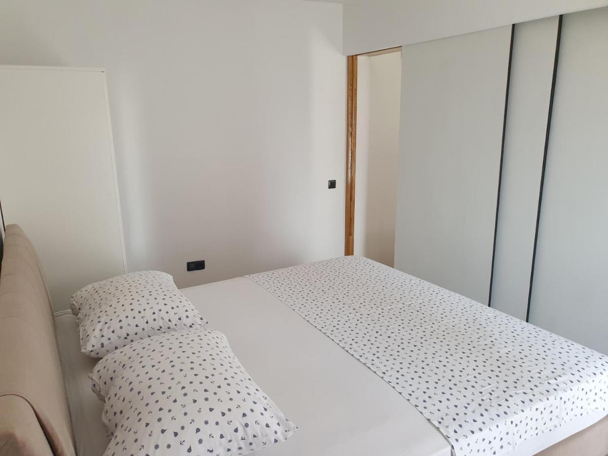 Apartments Gabi Omis Luaran gambar
