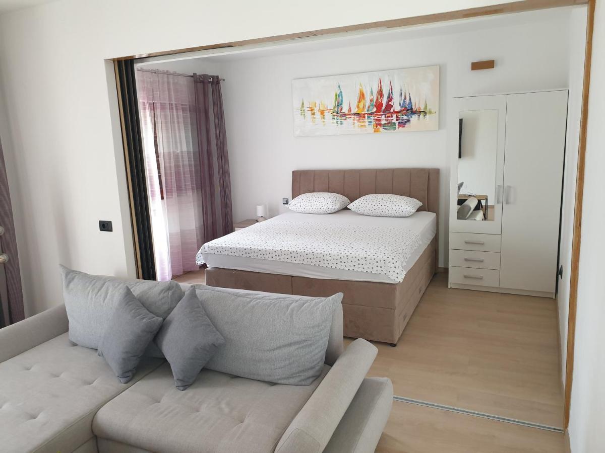 Apartments Gabi Omis Luaran gambar
