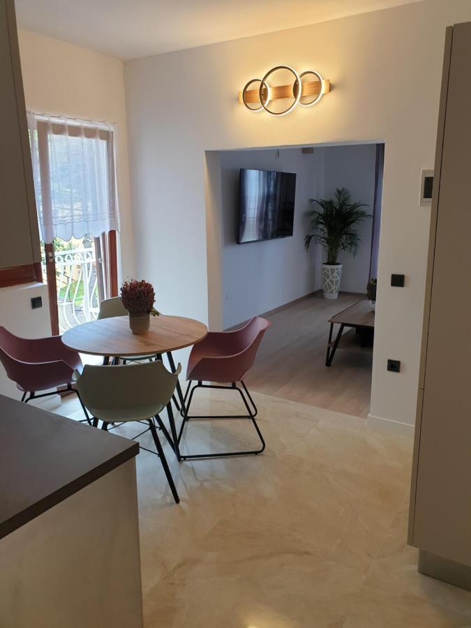 Apartments Gabi Omis Luaran gambar