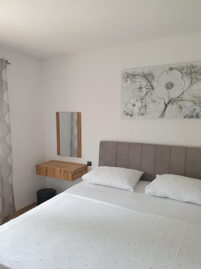 Apartments Gabi Omis Luaran gambar
