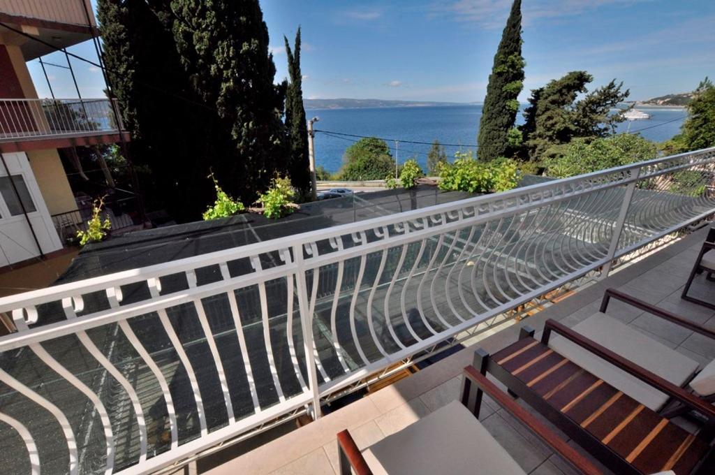 Apartments Gabi Omis Luaran gambar