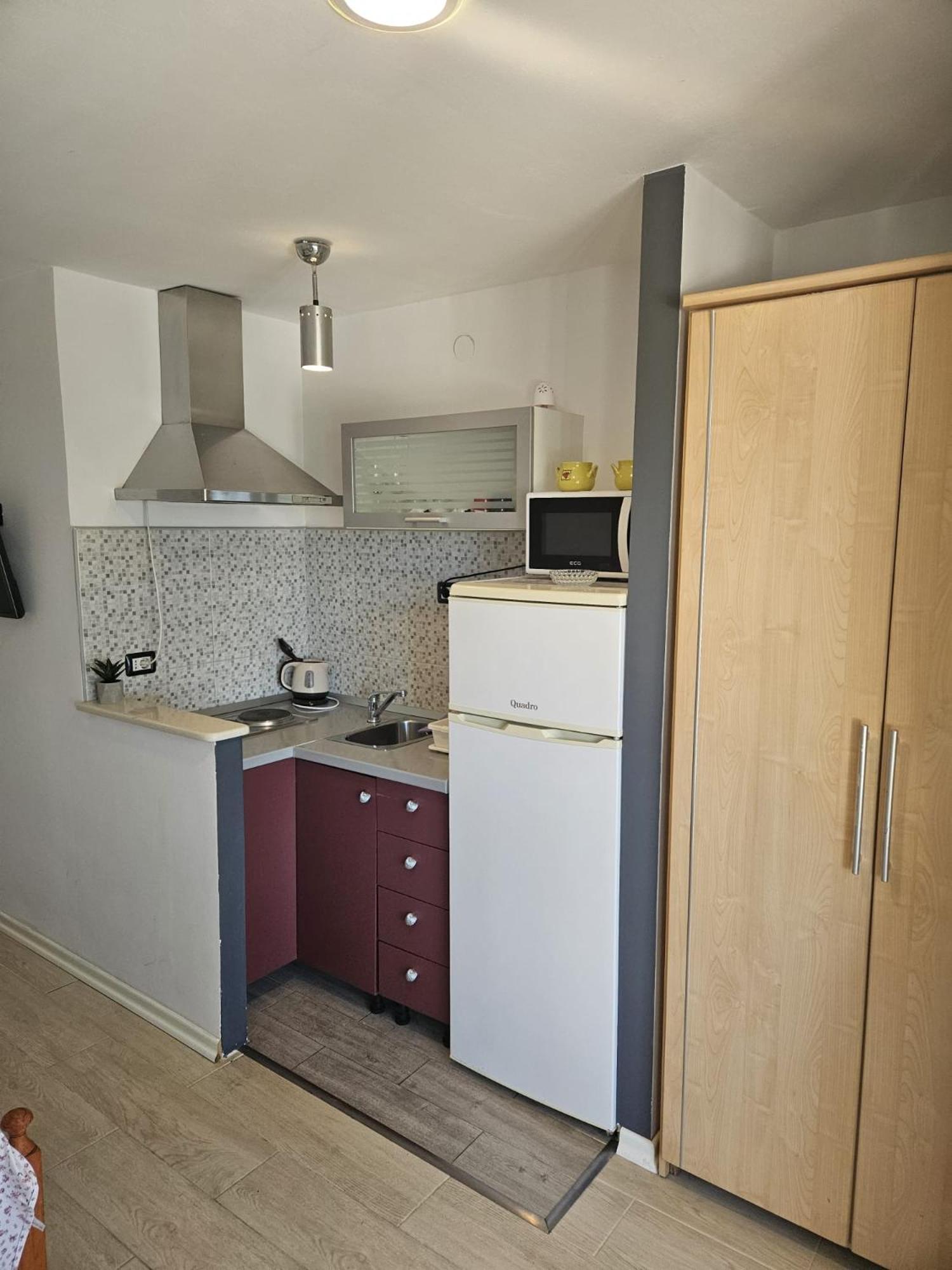 Apartments Gabi Omis Luaran gambar