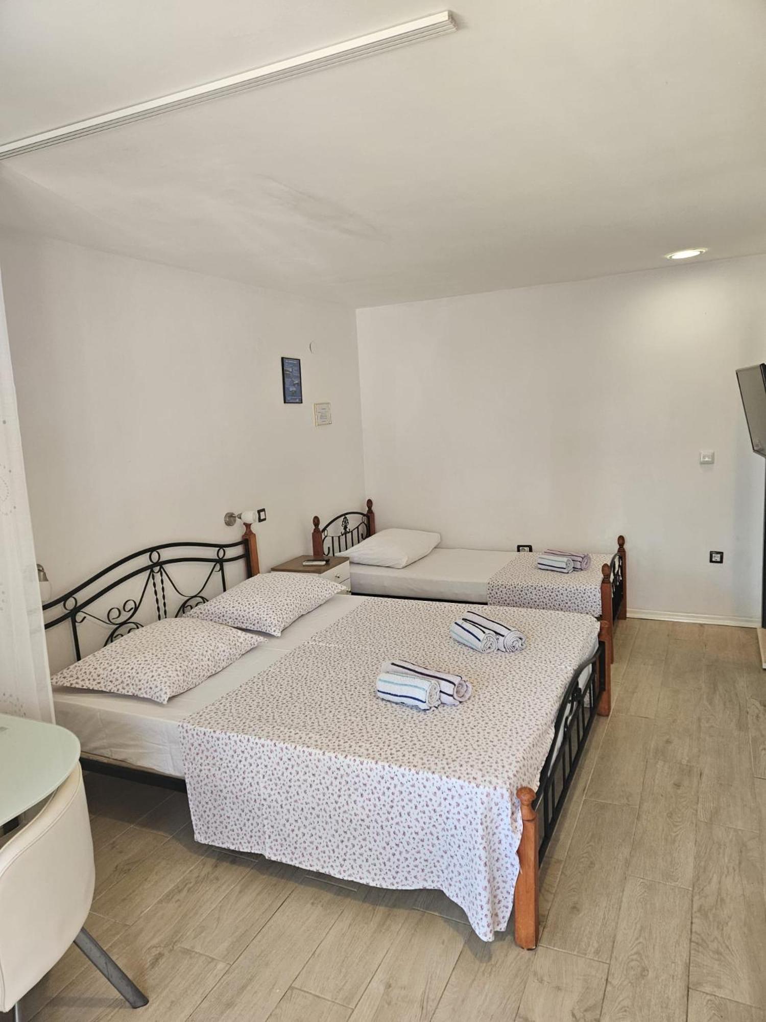 Apartments Gabi Omis Luaran gambar