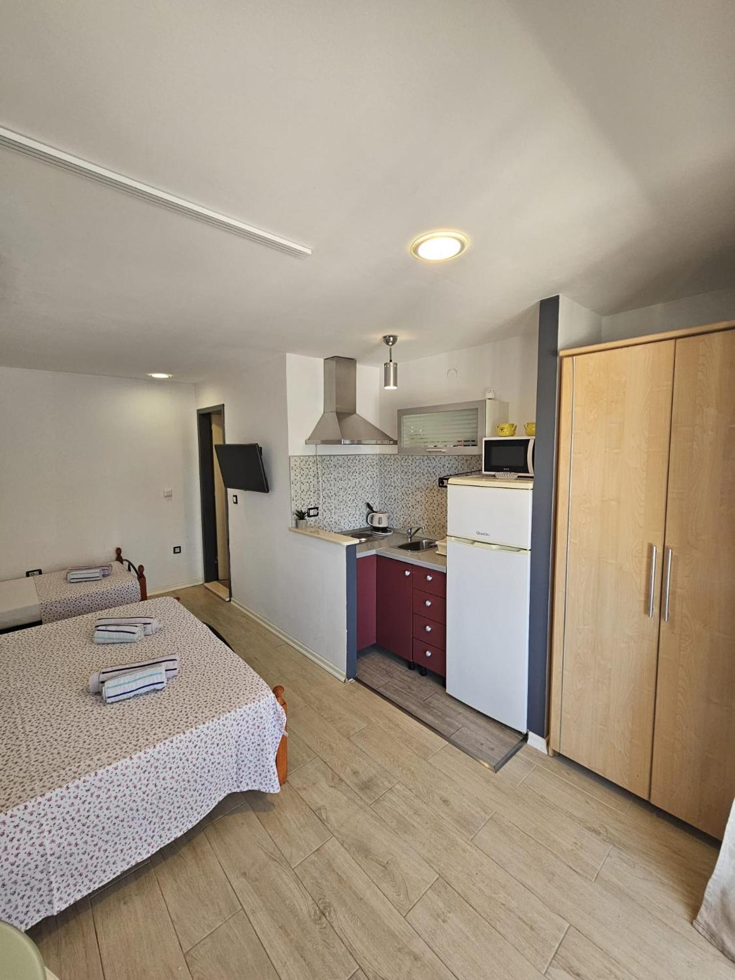 Apartments Gabi Omis Luaran gambar