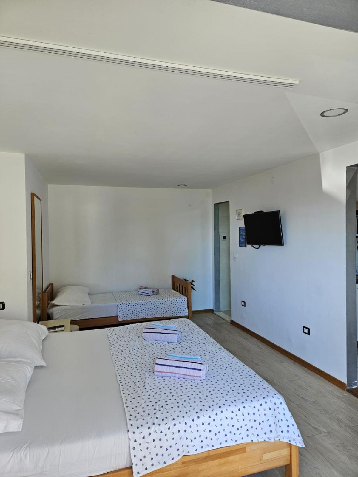 Apartments Gabi Omis Luaran gambar